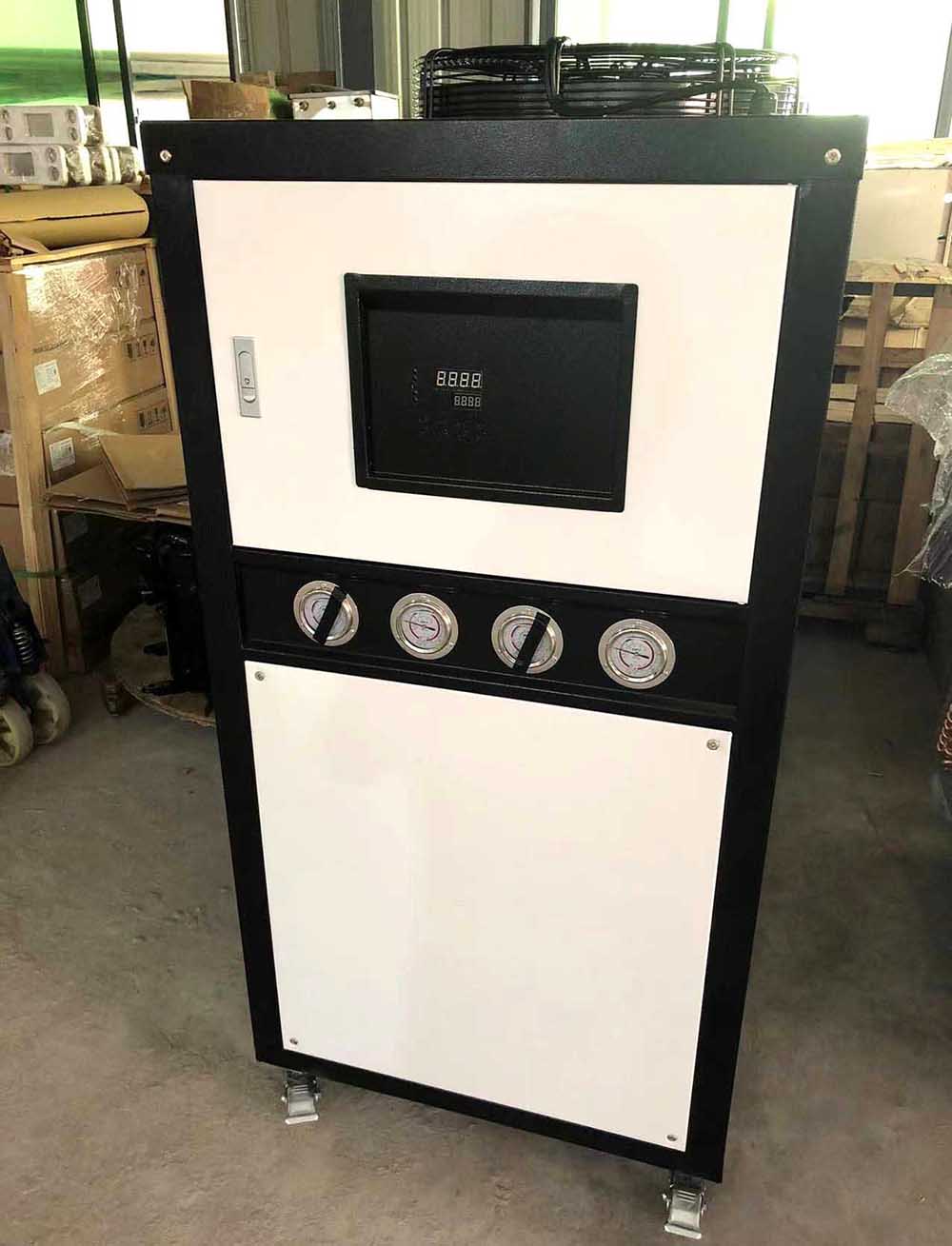 कोरियामा अनुकूलित 10HP एयर-कूल्ड चिलरको डेलिभरी