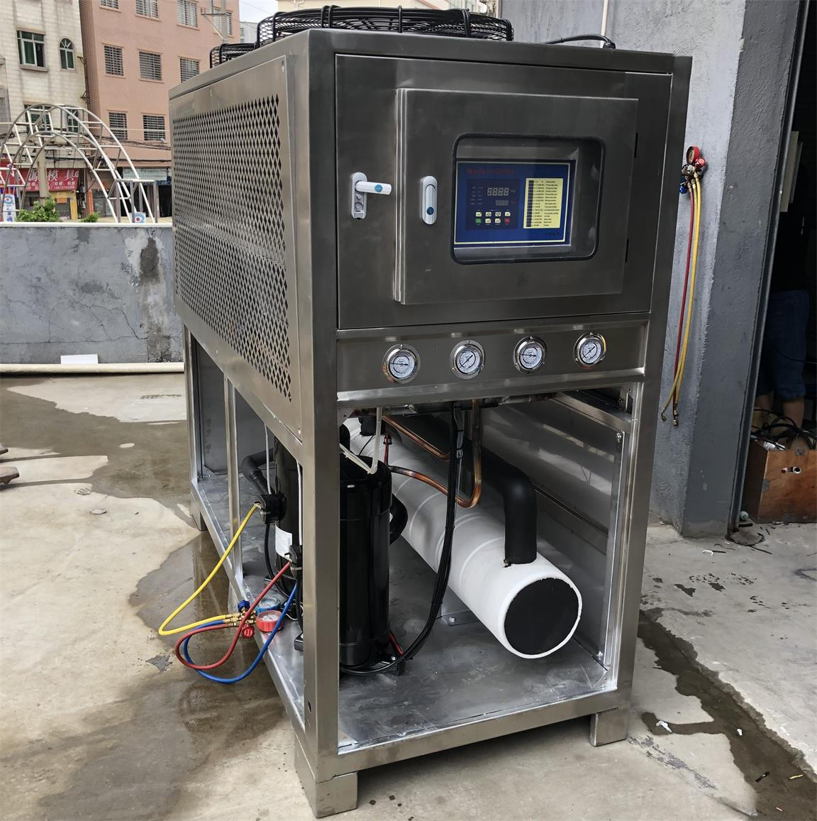 एक 20hp स्टेनलेस स्टील एयर कूल्ड चिलर ग्राहकलाई डेलिभर गरियो
